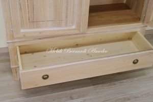 Credenza dispensa in legno massiccio con ante e cassetto